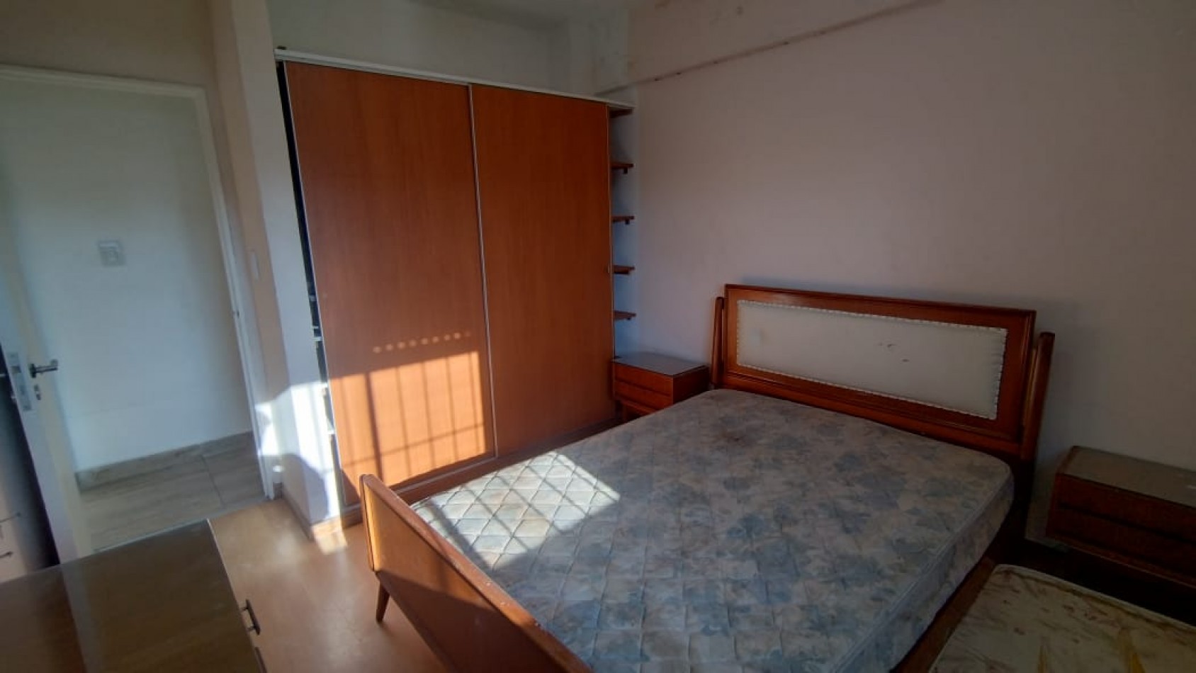 DEPARTAMENTO PLANTA BAJA SOBRE AVENIDA