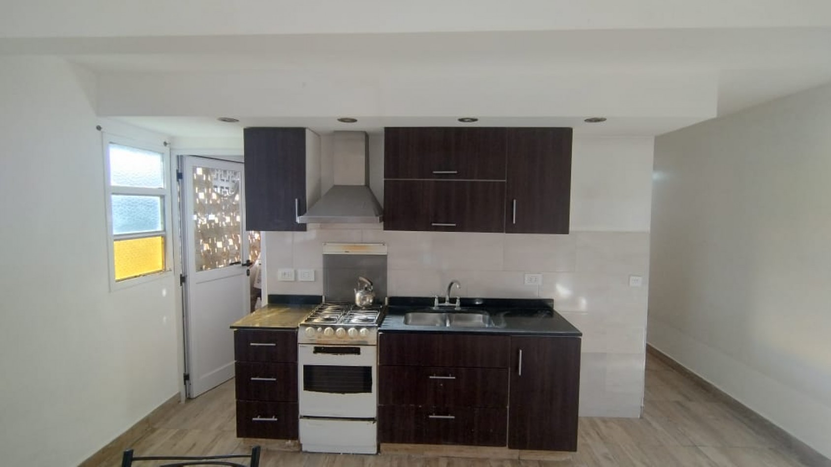 DEPARTAMENTO PLANTA BAJA SOBRE AVENIDA