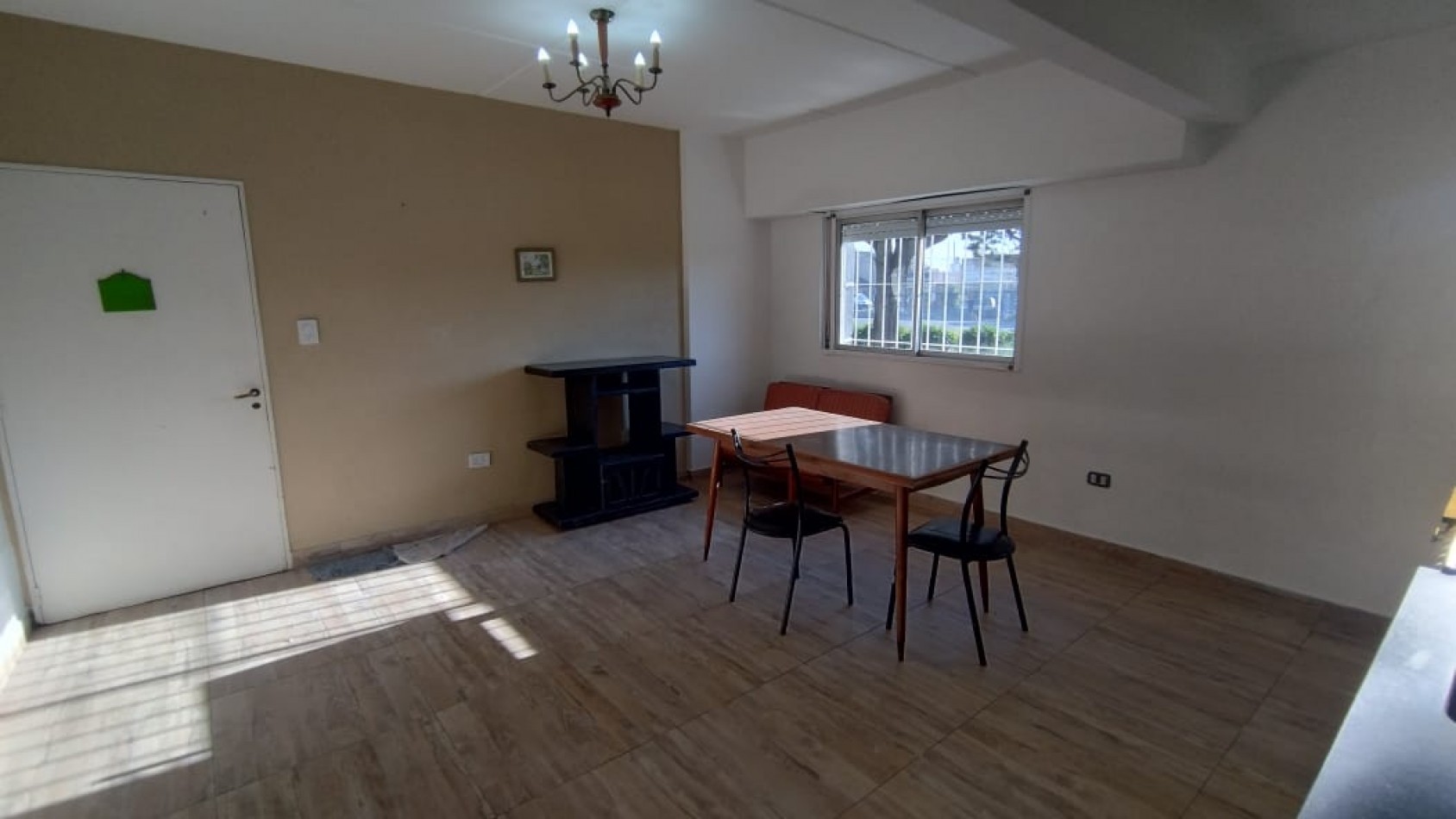 DEPARTAMENTO PLANTA BAJA SOBRE AVENIDA