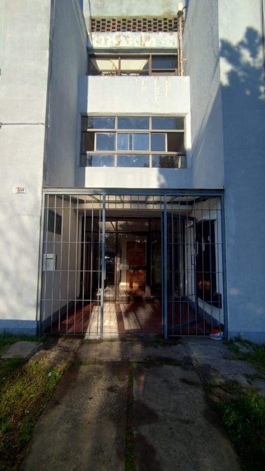 DEPARTAMENTO PLANTA BAJA SOBRE AVENIDA
