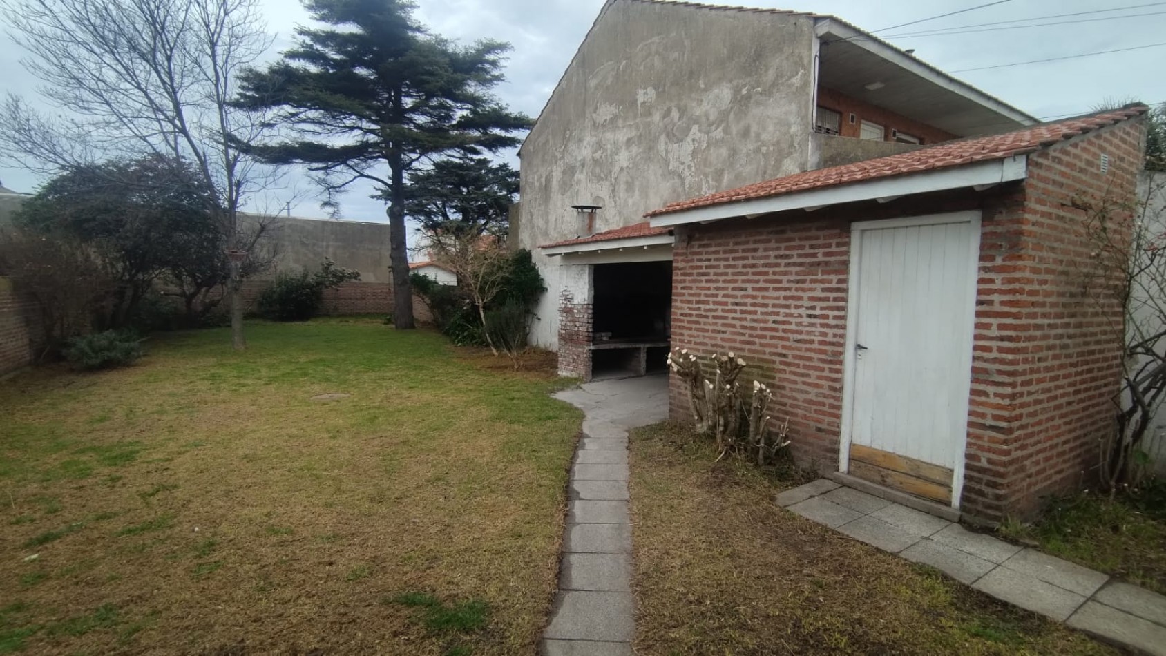 ALQUILO CHALET 5 AMBIENTES