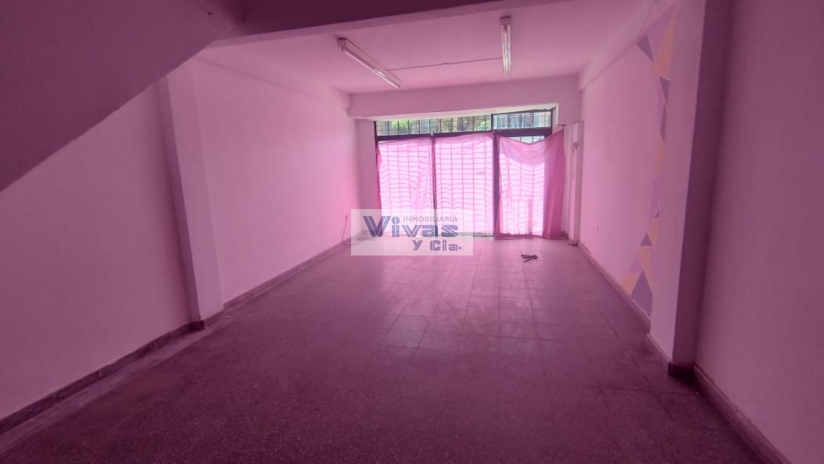 LOCAL EN ALQUILER SOBRE AVENIDA COMERCIAL