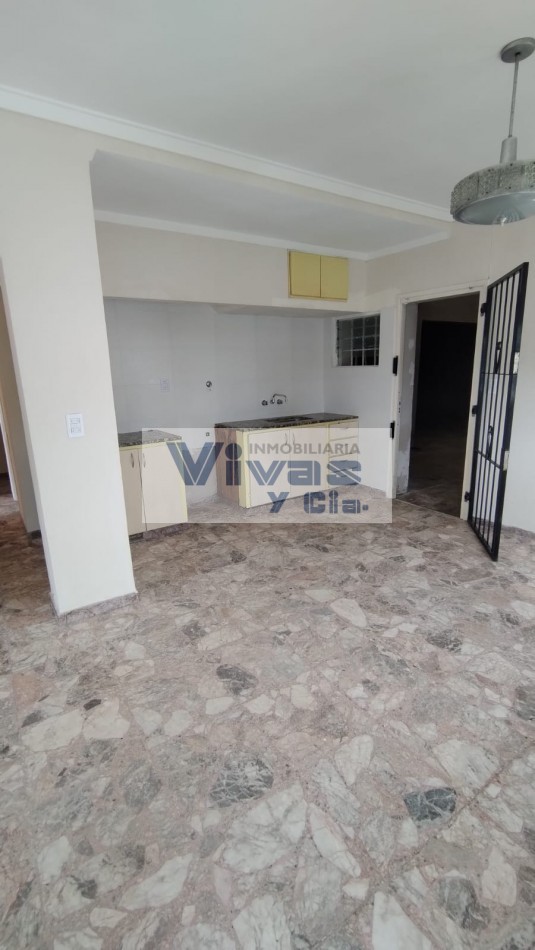 CASA 4 AMBIENTES C/ RECICLADO PARCIAL