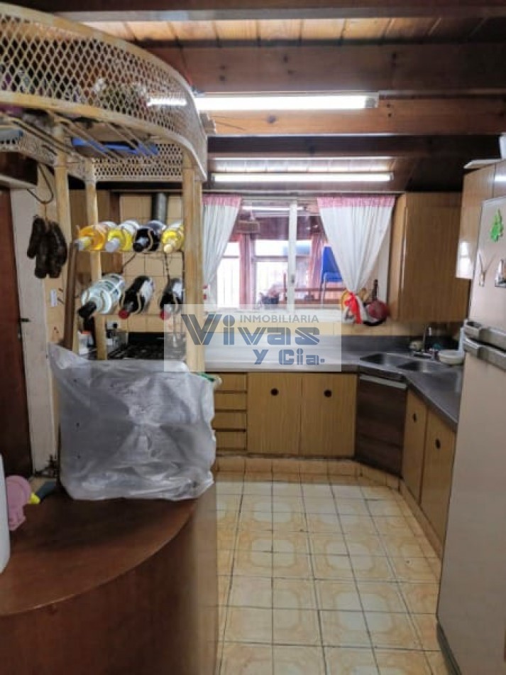 CHALET 3 AMBIENTES CON GARAGE Y QUINCHO