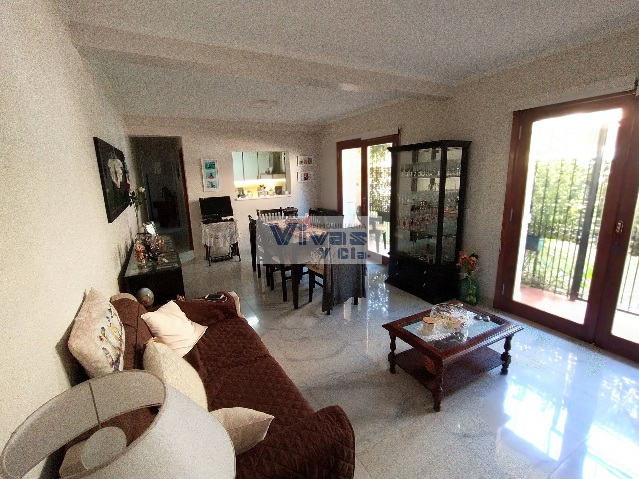 ESPECTACULAR DEPARTAMENTO 4 AMBIENTES RECICLADO!!