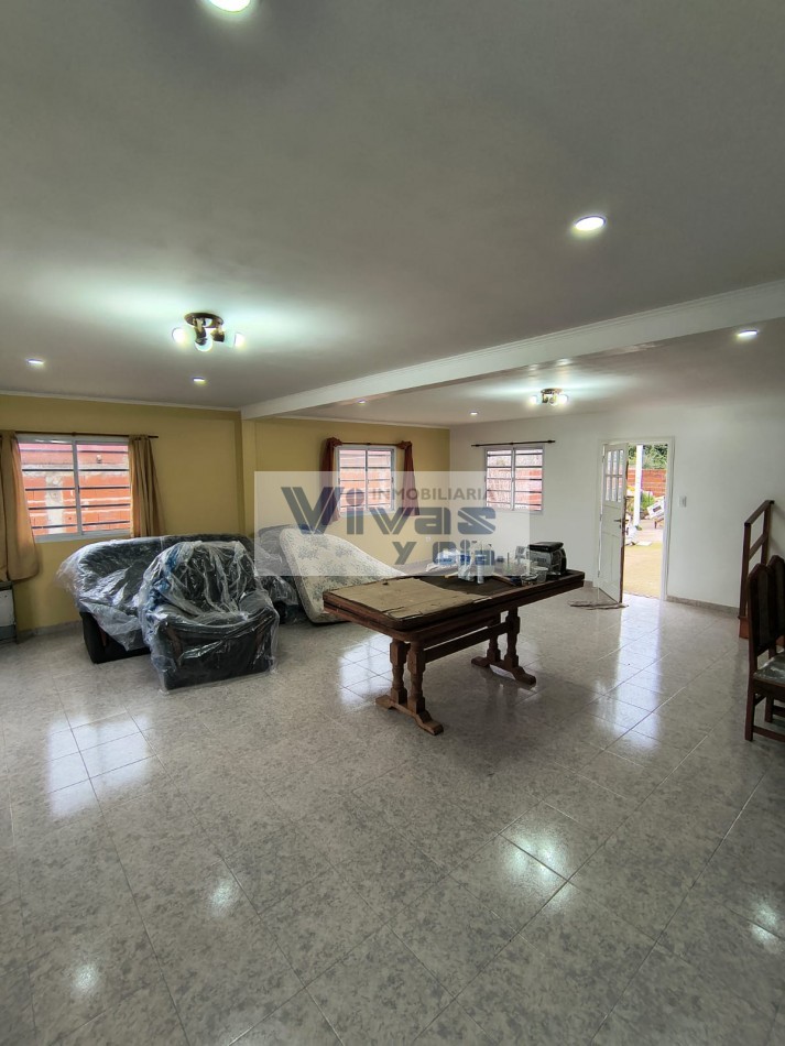 CASA 4 AMBIENTES CON COCHERA