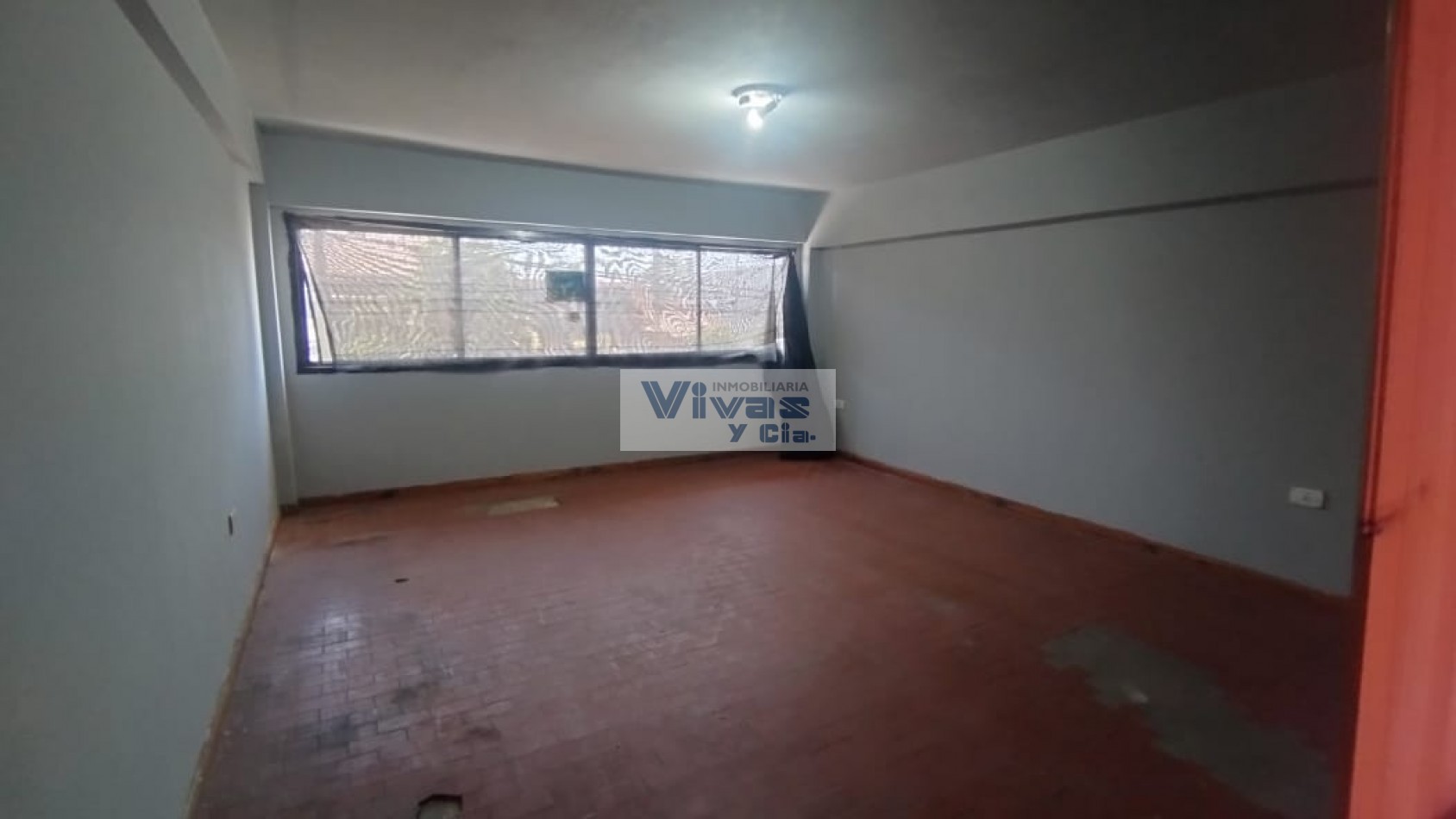LOCAL EN ALQUILER SOBRE AVENIDA COMERCIAL