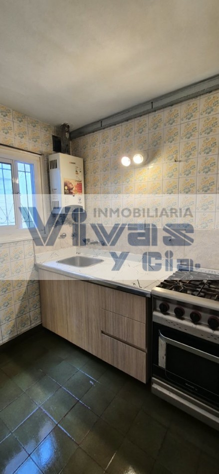LOCAL CON DEPOSITO Y PRIVADO