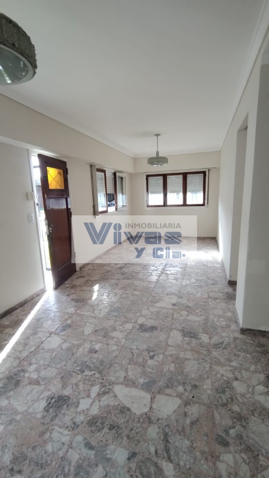 CASA 4 AMBIENTES C/ RECICLADO PARCIAL