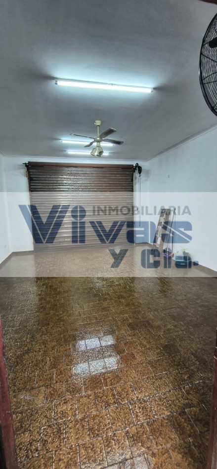 LOCAL CON DEPOSITO Y PRIVADO