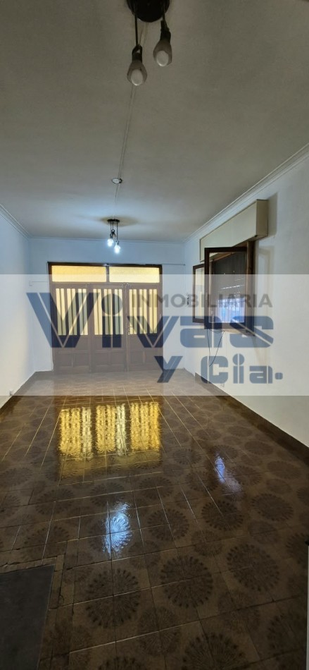 LOCAL CON DEPOSITO Y PRIVADO
