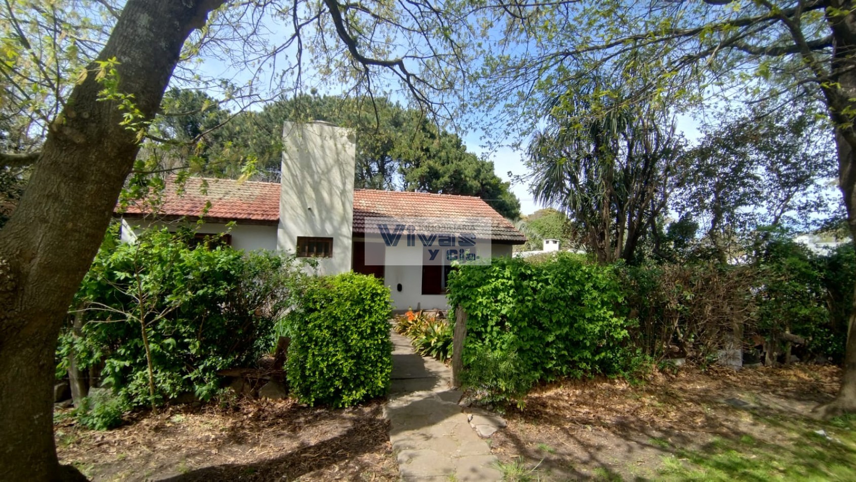 CHALET 3 AMBIENTES CON AMPLIO PARQUE