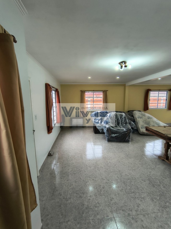 CASA 4 AMBIENTES CON COCHERA