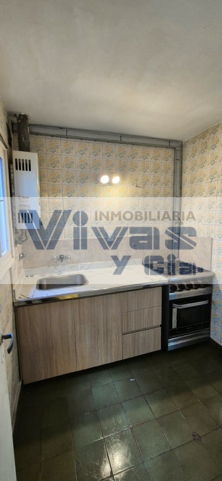 LOCAL CON DEPOSITO Y PRIVADO