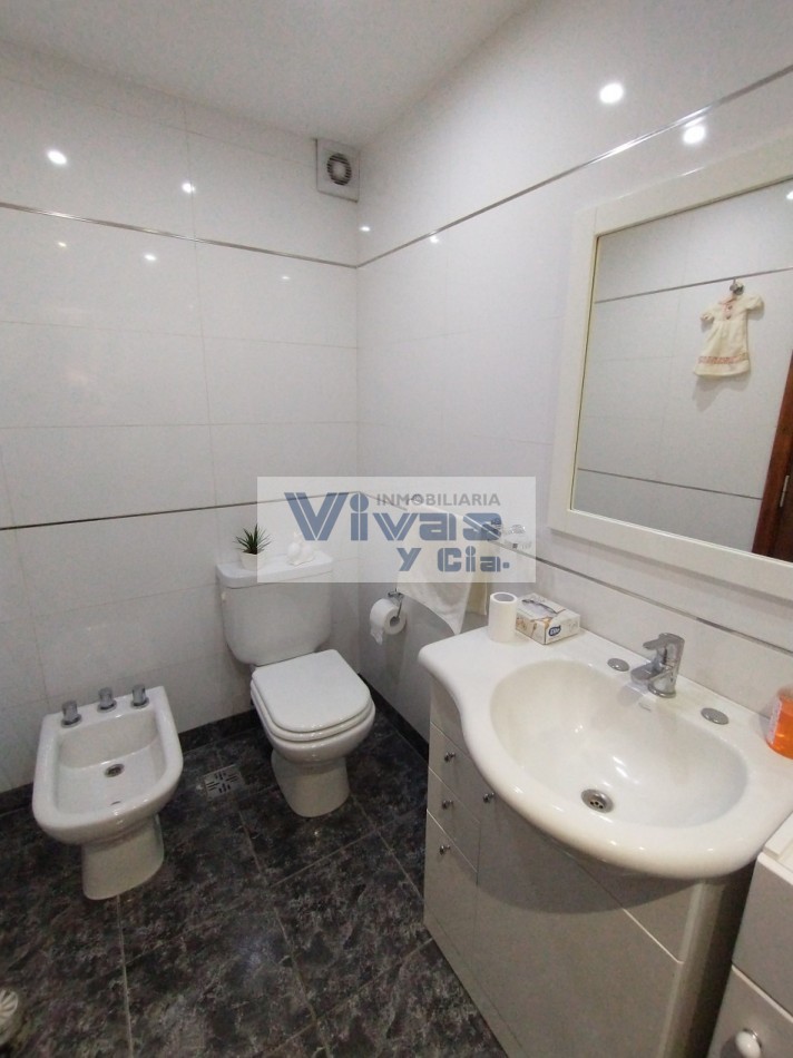 ESPECTACULAR DEPARTAMENTO 4 AMBIENTES RECICLADO!!