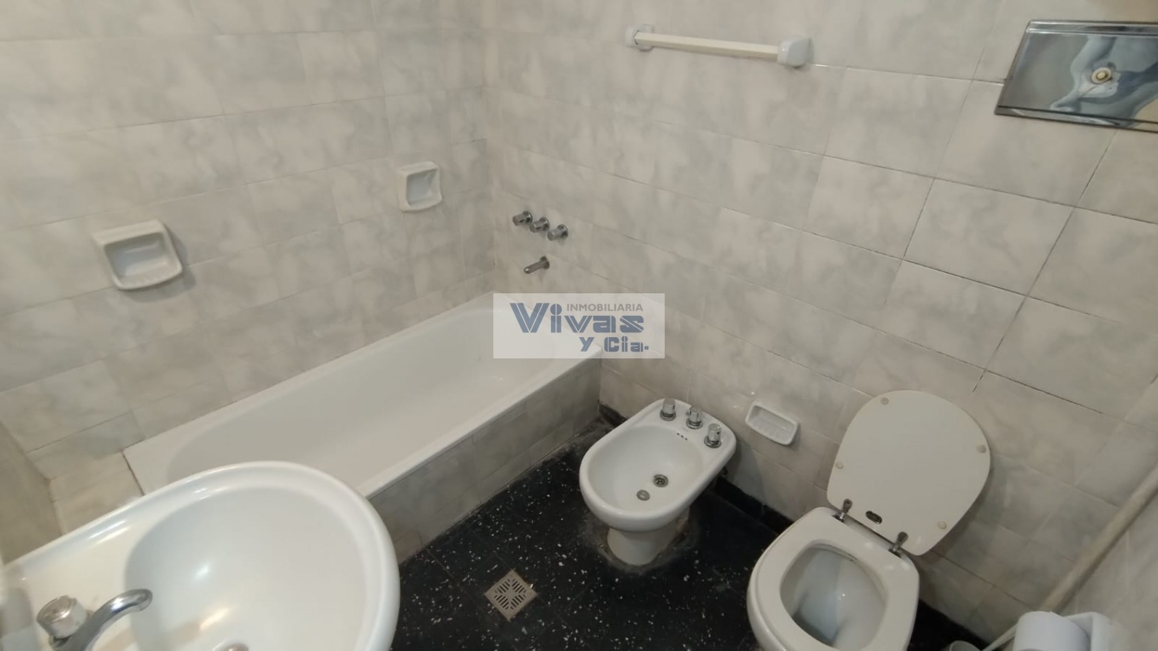 CHALET PLANTA BAJA 3 AMBIENTES CON GARAGE