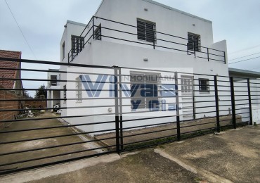 CASA 4 AMBIENTES CON COCHERA